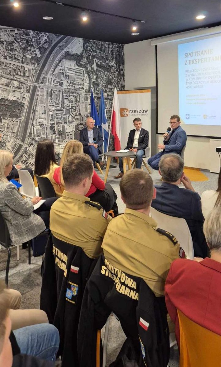 zdjęcie ze spotkania informacyjnego na temat wynajmu kr&oacute;tkoterminowego, fot. WDG, Urząd Miasta Rzeszowa